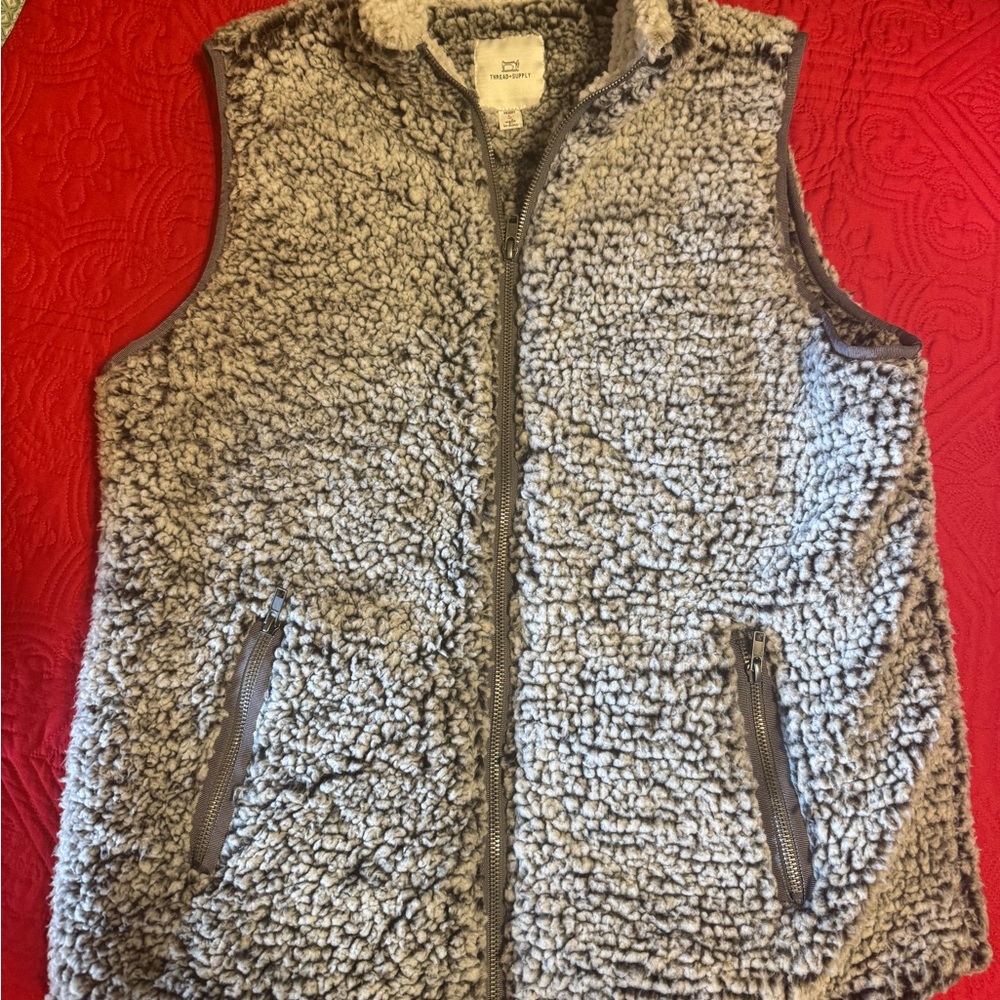 NWOT!! Thread & Supply Gray Sherpa Vest…so cozy.  Size M